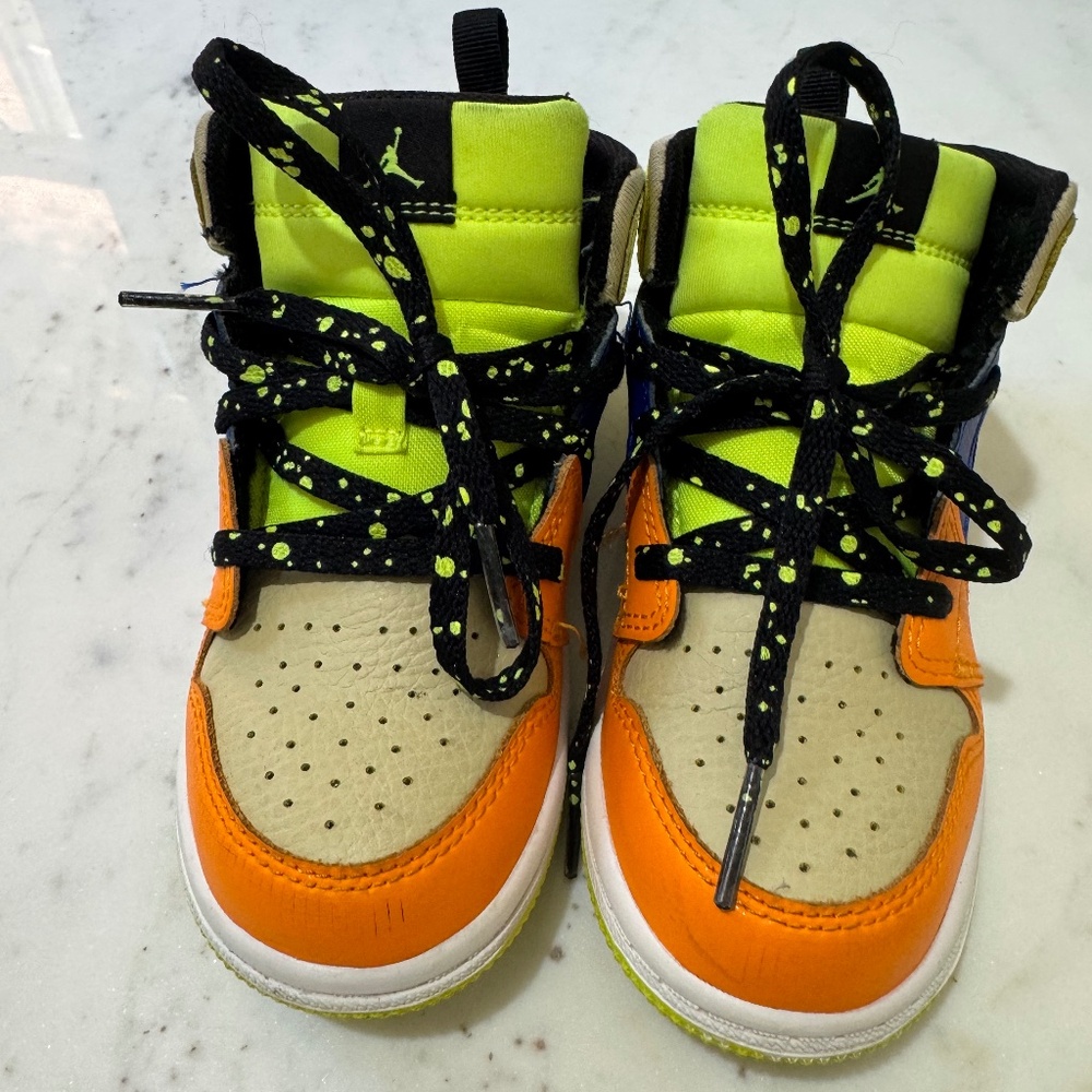 Air Jordan 1  Mid Se Neon orange and purple Sneakers